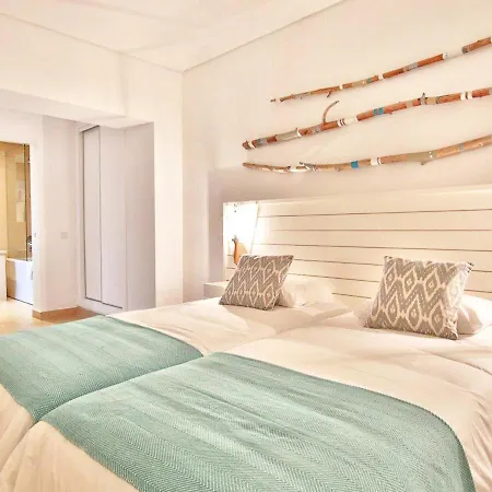 Amoreira Town House Sleeps 5 With Pool And Air Con *
