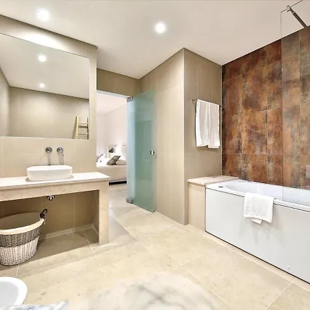 Amoreira Town House Sleeps 5 With Pool And Air Con