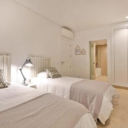 Amoreira Town House Sleeps 5 With Pool And Air Con * Alvor